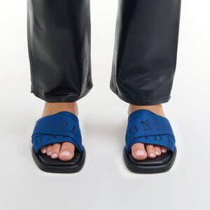 LIKE NEW Deadly Ponies Logomania Slides, size 7/7.5 COMFY!